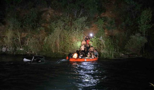 Munzur Nehri’ne yuvarlanan araçtan atlayan kadın hayatını kaybetti