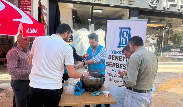Yüksekova’da vatandaşlara aşure ikram edildi