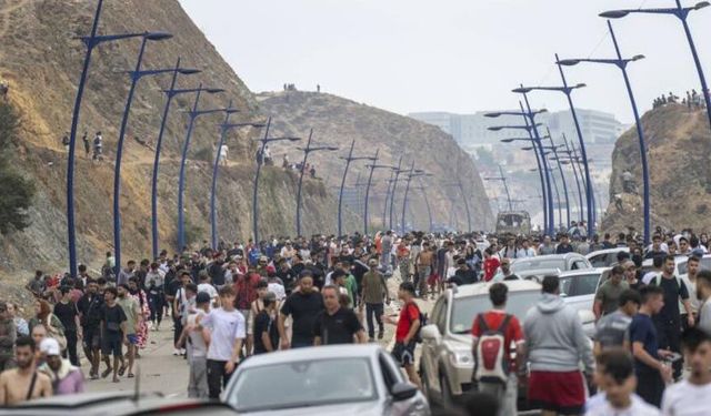 İspanya'da göç krizi büyüyor: 24 saatte 49 binden fazla kişi sınırı aşmaya çalıştı