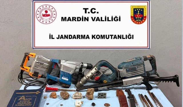 Mardin’de tarihi eser kaçakçılığı operasyonunda 1500 yıllık mozaik ele geçirildi