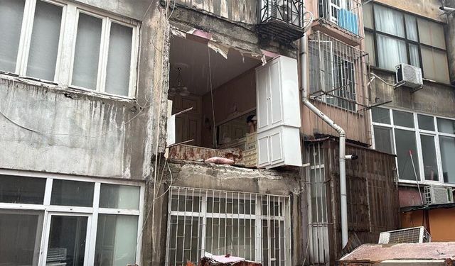 Nişantaşı’nda bir binanın duvarı çöktü: Mahalle sakinleri deprem oldu zannetti