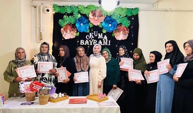 Ağrı’da okuma yazma öğrenen kadınlar için Okuma Bayramı düzenlendi
