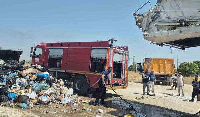 Van’da seyir halindeki çöp kamyonunda yangın