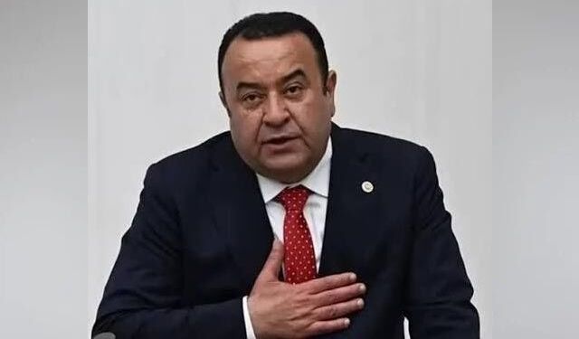 CHP Ankara Milletvekili Adnan Beker partisinden istifa etti