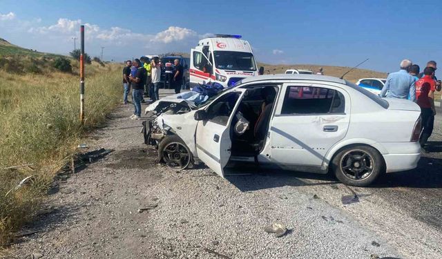 Tatvan’da iki otomobil çarpıştı: 6 yaralı