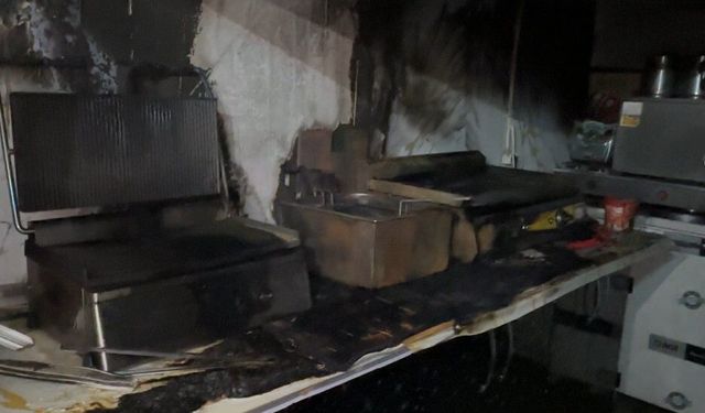 Yüksekova’da korkutan yangın: Kafe mutfağı kül oldu