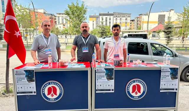 Hakkari Üniversitesi Tercih Döneminde Yüksekova'da Tanıtım Standı Açtı