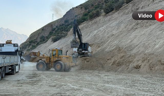 Hakkari- Van- Yüksekova Yolunda Çalışmalar Sürüyor