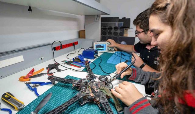 TÜBİTAK Fen Lisesi geleceğin bilim insanlarını arıyor: Başvurular 15 Temmuz’da sona eriyor