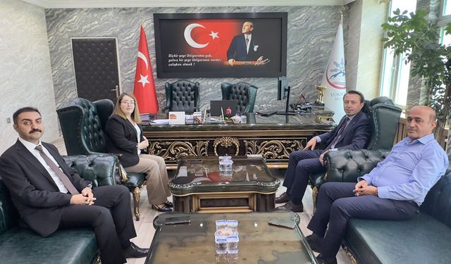 Kaymakamı Hülür Yüksekova Belediyesi'ni Ziyaret Etti