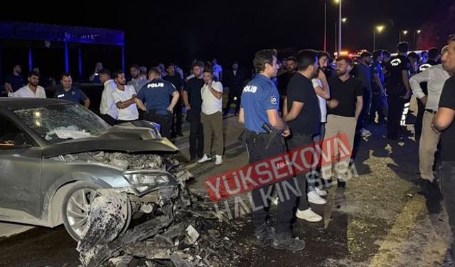 Hakkari'de feci kaza: 2'si ağır 7 yaralı