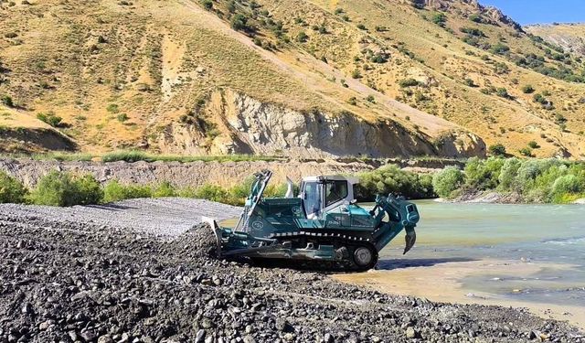 Yüksekova’nın İki Köyünde Taşkın Riskini Azaltacak Çalışmalar Sürüyor
