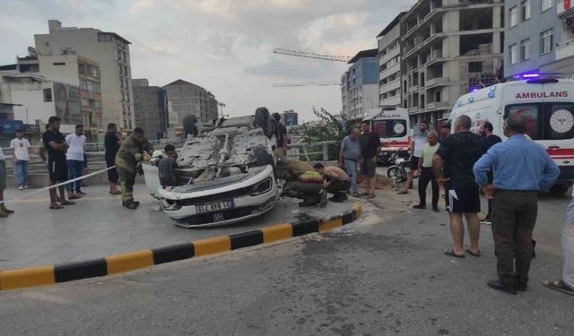 Takla atan otomobilde  2 genç can verdi