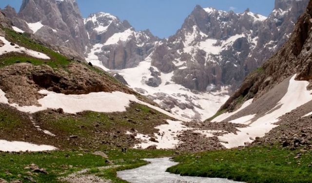 Hakkari’de kayıp dağcı aranıyor