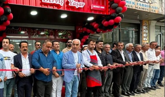 Yüksekova’da Adıyaman Çiğköfte’nin İkinci Şubesi Hizmete Açıldı