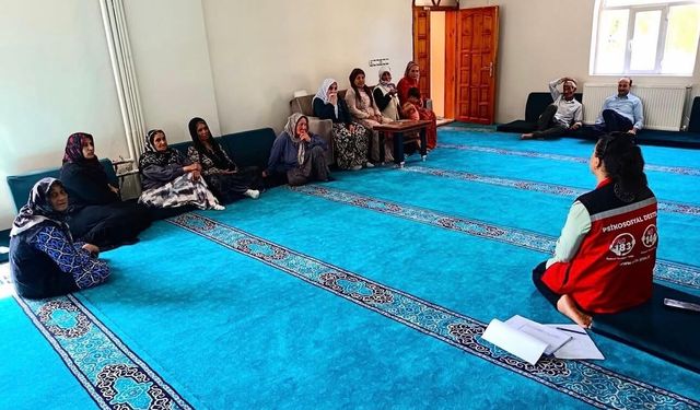 Yüksekova’da vatandaşlara okuryazarlık eğitimleri verildi
