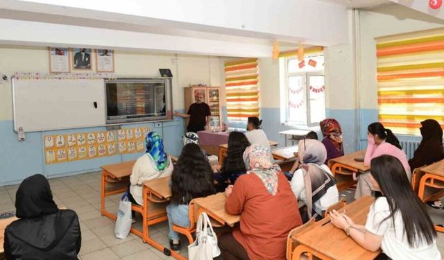 Halk Eğitim Merkezi kurslarında hijyen eğitimi verildi