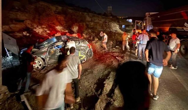Mardin'de feci kaza: Otomobil ile kamyon çarpıştı, çok sayıda ölü ve yaralı
