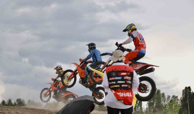 Türkiye sınırları içindeki en yüksek rakımlı enduro yarışı Ağrı’da start aldı