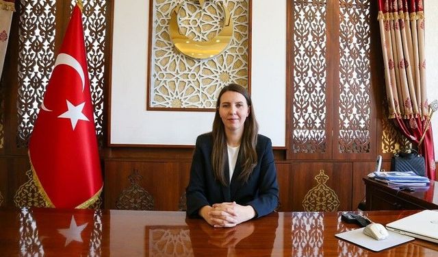 Gürpınar’ın ilk kadın kaymakamı göreve başladı