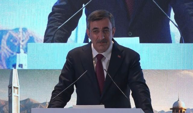 Yılmaz: "Pakistan ile ikili ticaret hacmimizi yakın gelecekte 5 milyar dolara çıkarmayı hedefliyoruz"
