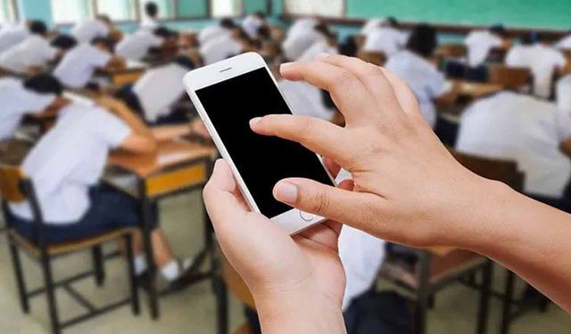 Meclis’te Çarpıcı Öneri: “Akıllı Telefonlar Kalksın, Çocuklara Tuşlu Telefon Gelsin!”