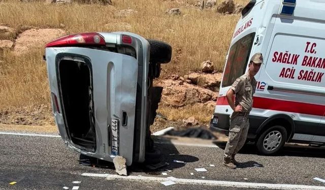 Mardin’de hafif ticari araç takla attı: 1 ölü, 1 yaralı