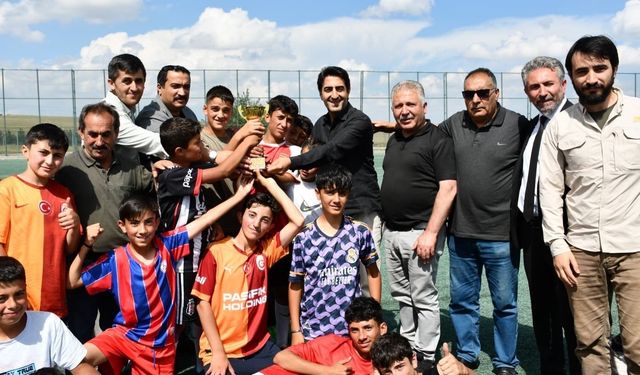 Kars’ta Yaz Kur’an Kursları Futbol Turnuvası sona erdi: Şampiyon Beşevler Cami