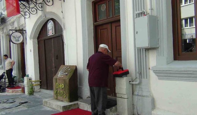 CHP Kars İl Başkanlığı’nda çilingirli devir