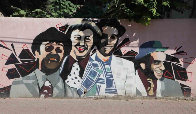 Adana’nın Sinema Sokağı ziyaretçilerini geçmişe götürüyor