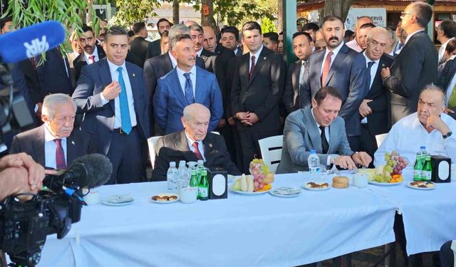 MHP Lideri Bahçeli, Ahlat’ta partililer ve vatandaşlarla buluştu