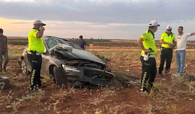 Şanlıurfa’da devrilen otomobil hurdaya döndü: 9 yaralı