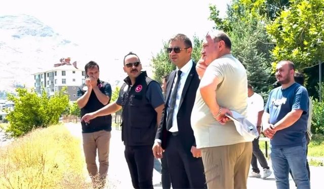 Van Gölü sahilindeki kirlilik ihbarları üzerine numune alındı