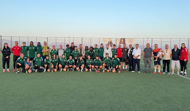 Yüksekova’da Kaymakam Hülür ile Kadın Futbolcular Dostluk Maçında Buluştu