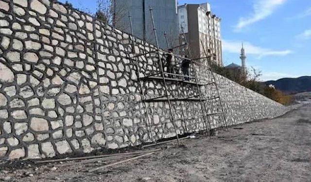 HAKKARİ İL ÖZEL İDARESİ - ORTAÇ KÖYÜ İSTİNAT DUVARI YAPIM İŞİ