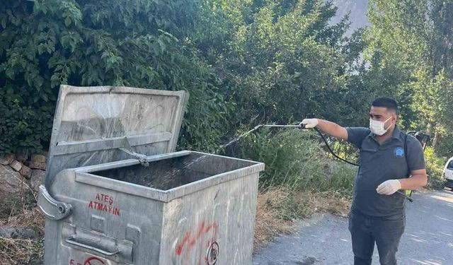Hakkari’de kara sinekle mücadele sürüyor