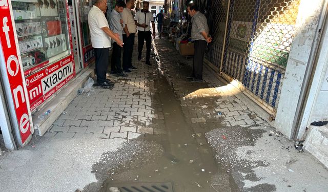 Yüksekova'da Pasajı Rögar Kokusu Sardı, Esnaf Kalıcı Çözüm İstedi