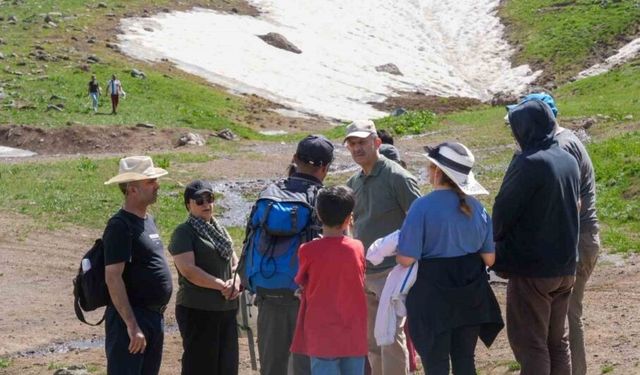Vali Taşyapan Cilo Sat Gölleri'nde İncelemelerde Bulundu