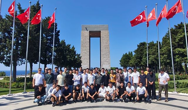 Yüksekova’dan 82 öğrenci gençlik kamplarına uğurlandı