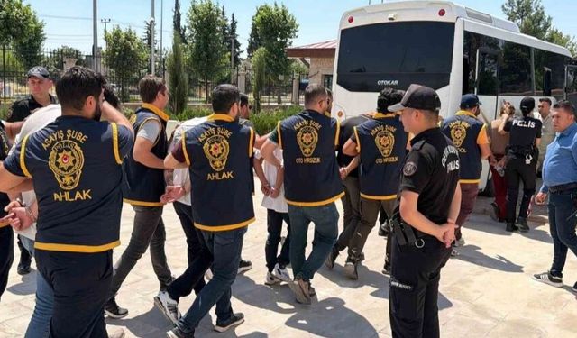 Operasyonla yakalanan sahte bankacılar tutuklandı