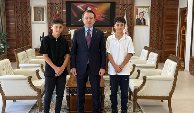 Kaymakam Hülür, Fen Lisesi’ni kazanan ikiz kardeşlere destek sözü verdi
