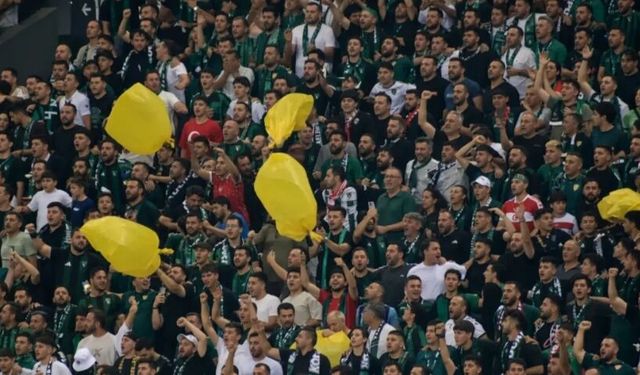 Amedspor maçında ‘sarı torba’ sallayan 5 kişi ev hapsi kararı ile serbest bırakıldı