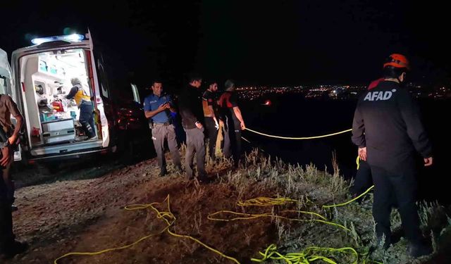 Kars’ta kayalıklardan düşen şahıs hayatını kaybetti