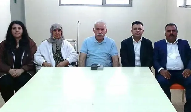 Öcalan'nın ilk kez ailesi ile fotoğrafı paylaşıldı
