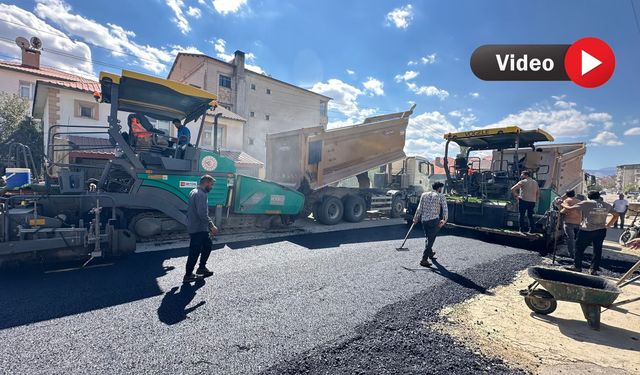 Yüksekova’da 5 Farklı Yolda Sıcak Asfalt Çalışması