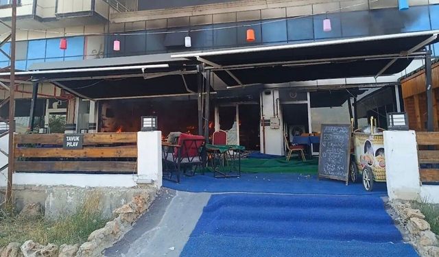Siirt Üniversitesi yakınındaki kafede yangın: İşletme kullanılamaz hale geldi