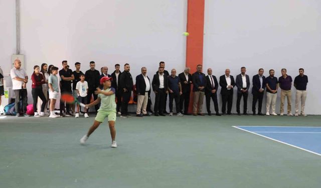 Ağrı Dağı Cup tenis turnuvasında maçlar başladı