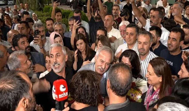 Selçuk Mızraklı 7 yıl sonra Diyarbakır’a döndü: ‘Ceketimden Demirtaş’ın kokusu geliyor’