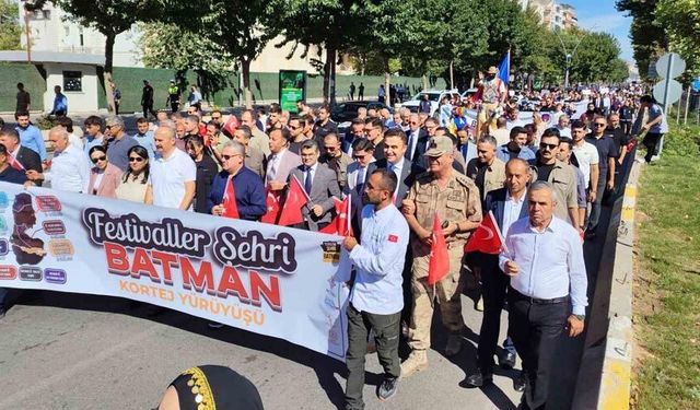 Batman’da festival coşkusu kortej yürüyüşüyle başladı