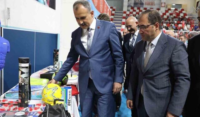 Ağrı’da 171 okula 15 milyon liralık spor malzemesi desteği